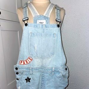 FOREVER 21 DENIM OVERALLS SHORTS